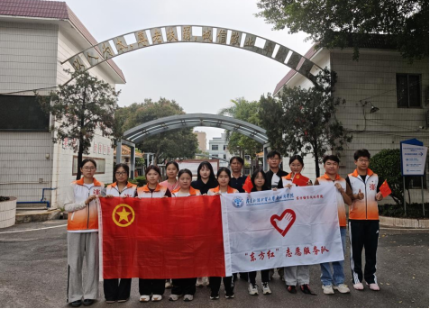 情暖雷锋月，义拍伴夕阳——东语...