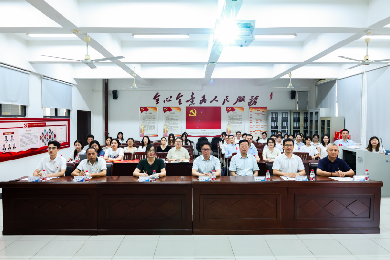 学院承办的“点亮南国红”红色微...