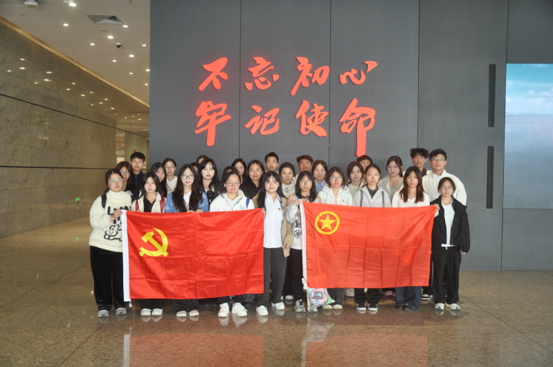 东语学院第二党支部开展“奋进崭新征程，书写青春答卷”主题党日活动